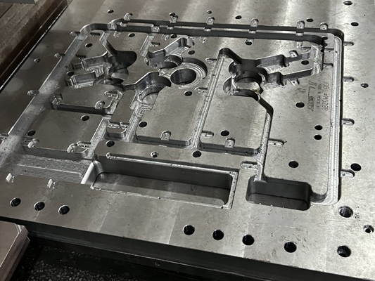 Основание прессформы впрыски CNC подвергая механической обработке с 1,2738/1,2083/P80/D2/H13